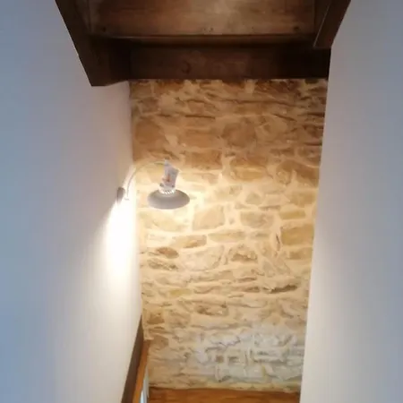 Dom wakacyjny Casa Con Encanto En La Hayuela, Situada A 5 Min De Comillas Udias