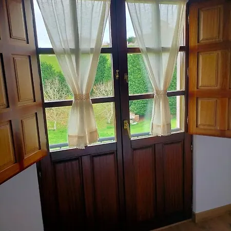 Dom wakacyjny Casa Con Encanto En La Hayuela, Situada A 5 Min De Comillas Udias