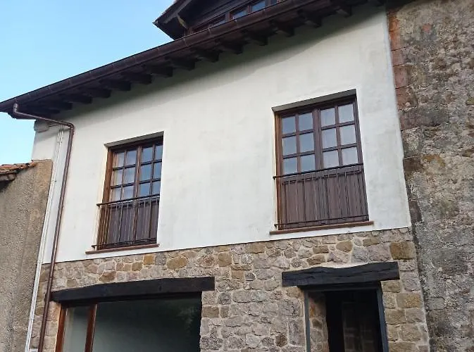 Сasa de vacaciones Casa Con Encanto En La Hayuela, Situada A 5 Min De Comillas *