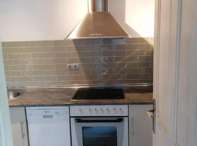 Casa Con Encanto En La Hayuela, Situada A 5 Min De Comillas Udias