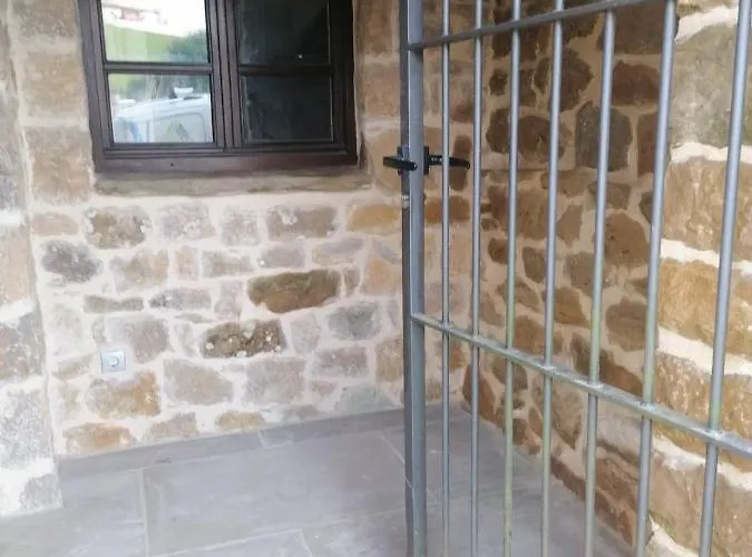 Сasa de vacaciones Casa Con Encanto En La Hayuela, Situada A 5 Min De Comillas *