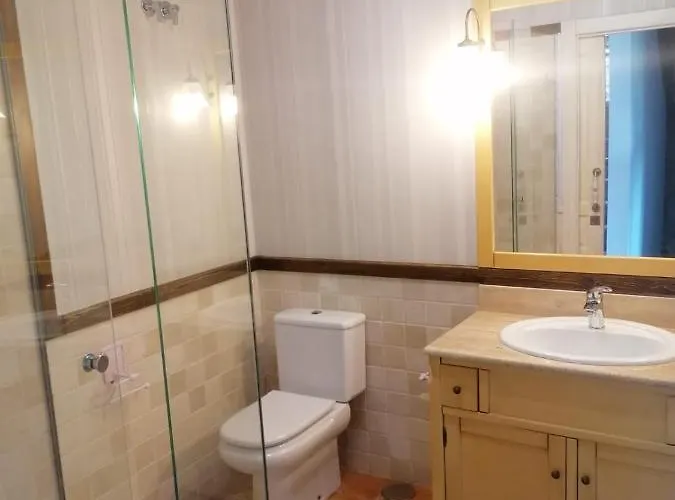 Casa Con Encanto En La Hayuela, Situada A 5 Min De Comillas Udias